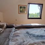 Vikendica Iris *