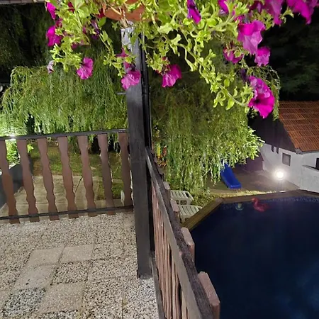Vikendica Elena Holiday home Laktasi