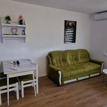 Vikendica Iris Holiday home *